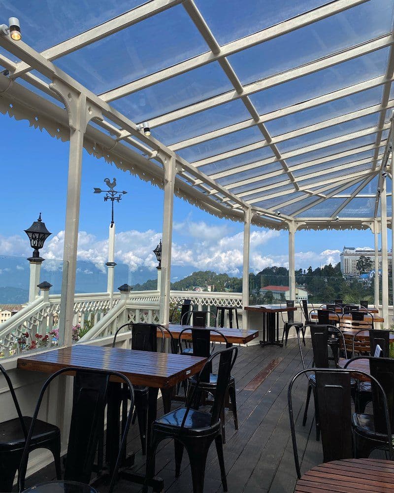 Glenary's Restaurant & Bar