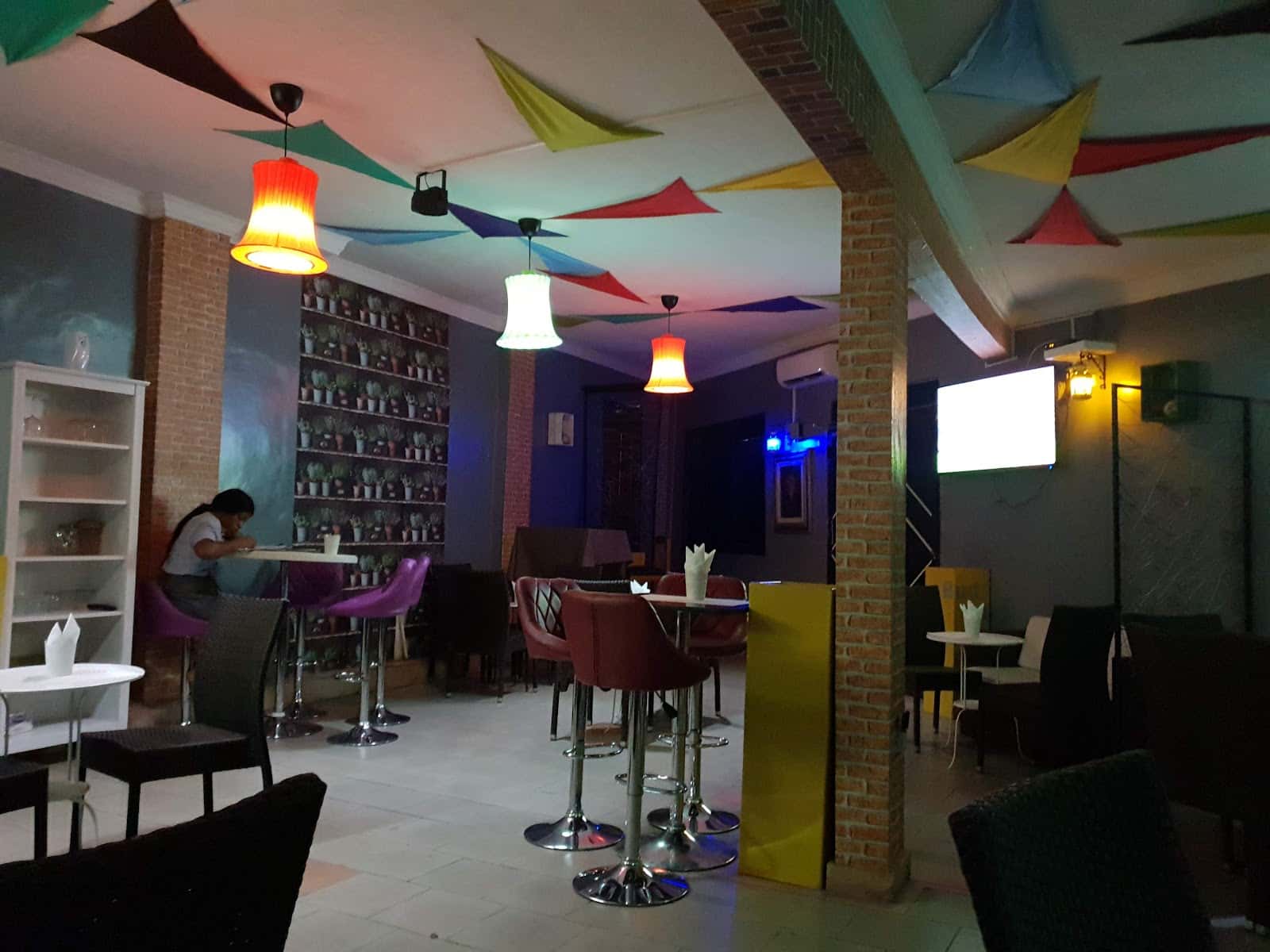 LOUNGE BAR LE YAB