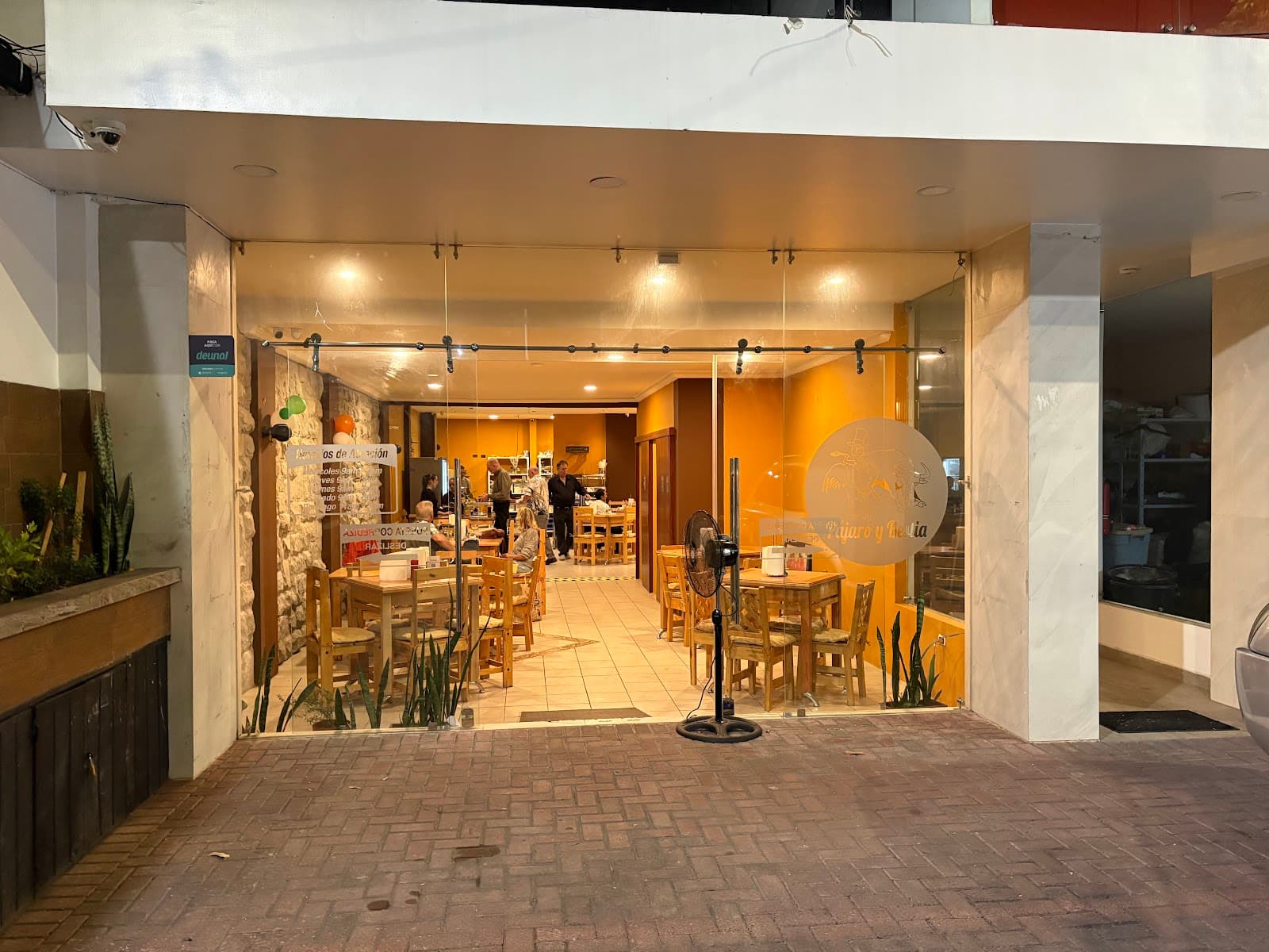 Pájaro y Bestia - Bird & Beast - Cuenca - Ecuador