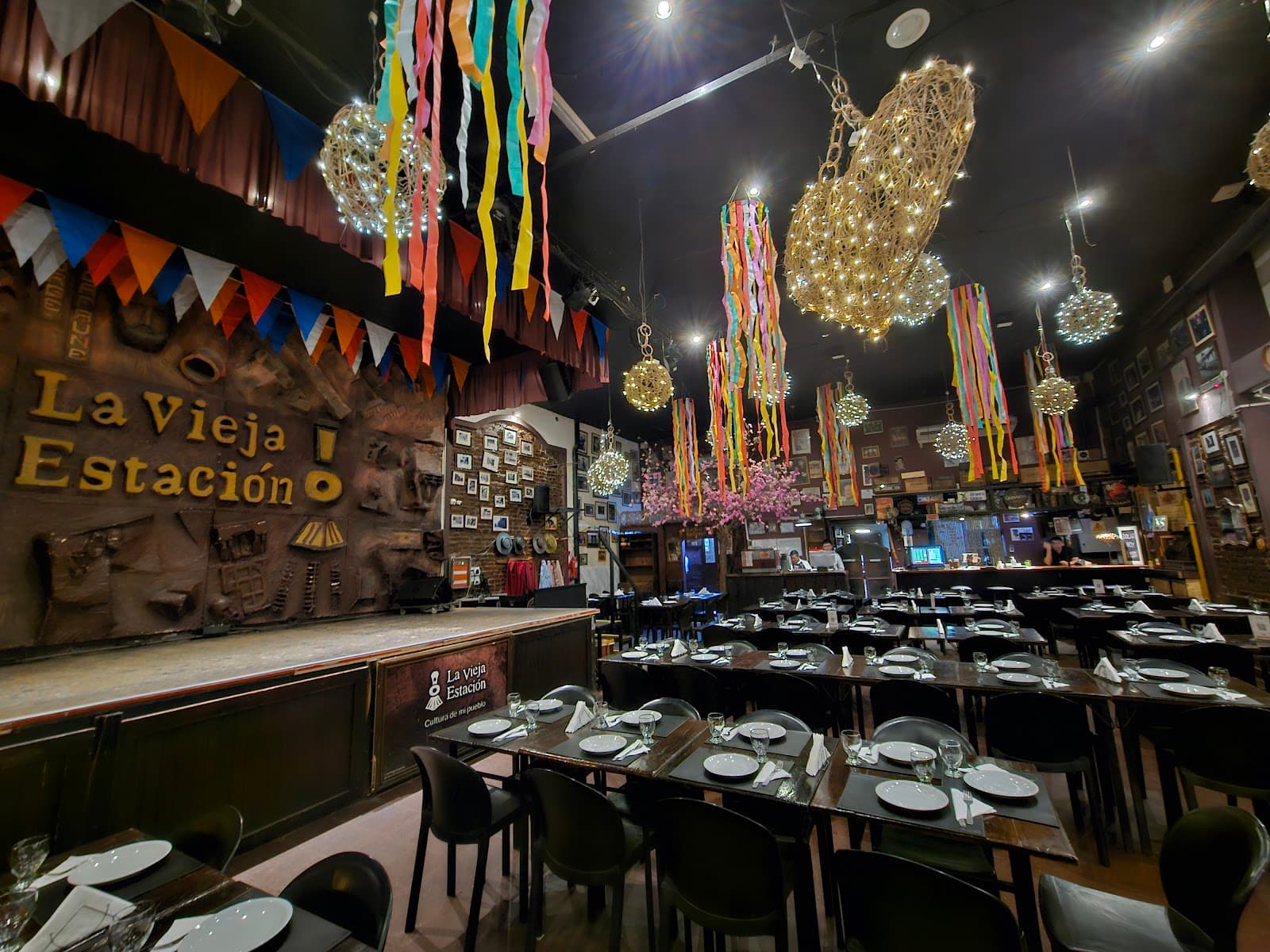 PEÑA LA VIEJA ESTACION - Salta - Argentina