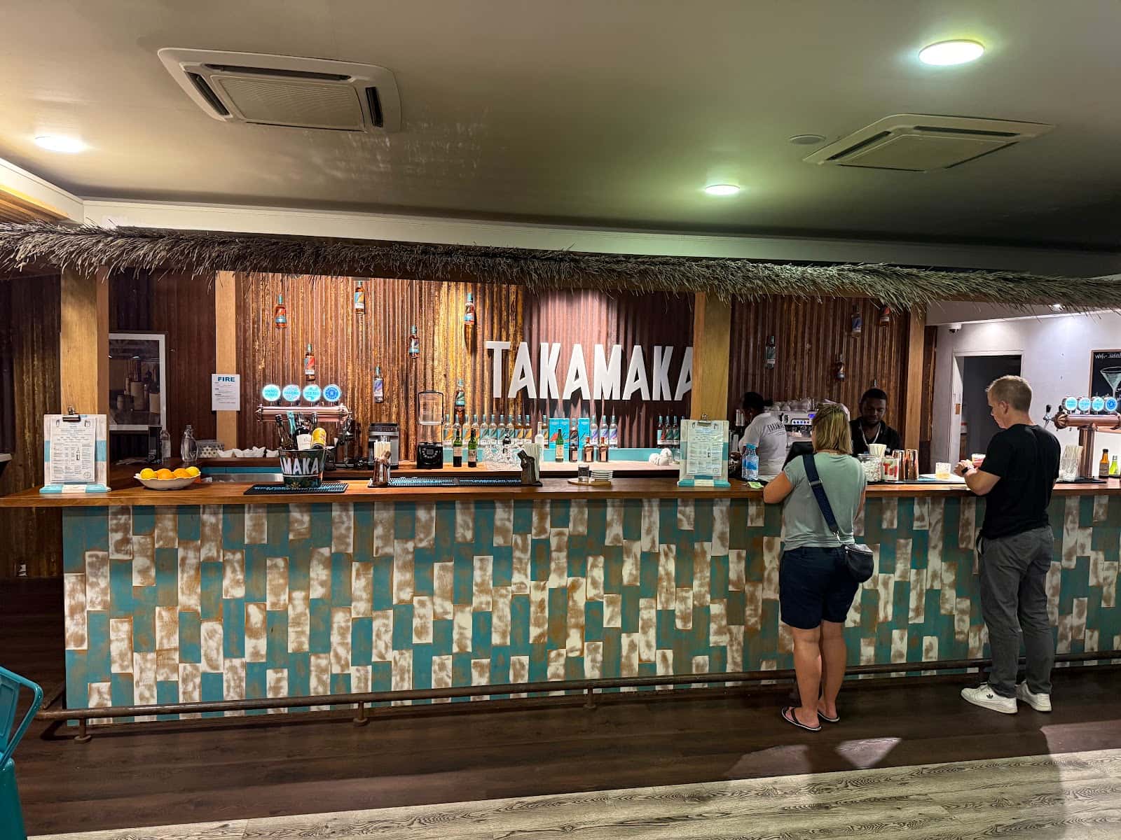 TAKAMAKA BAR & BOUTIQUE