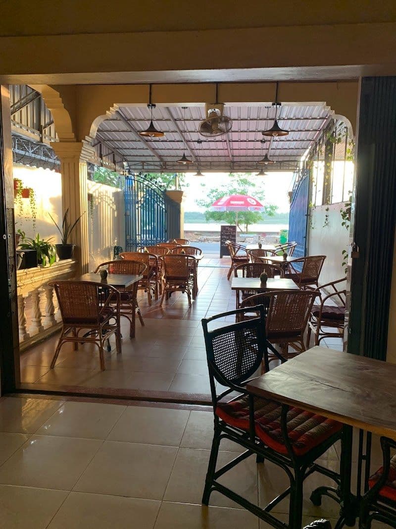 Mekong MoJo Restaurant & Bar Kratie - Kratie - Cambodia - Booked ai