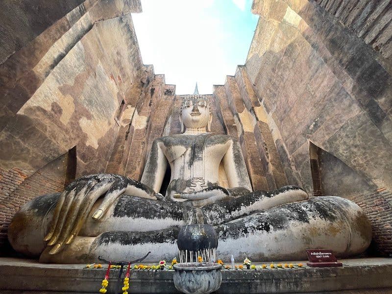 Wat Si Chum - Sukhothai - Thailand - Booked ai