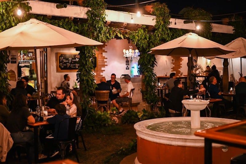 Hector’s Bistro - Antigua - Guatemala