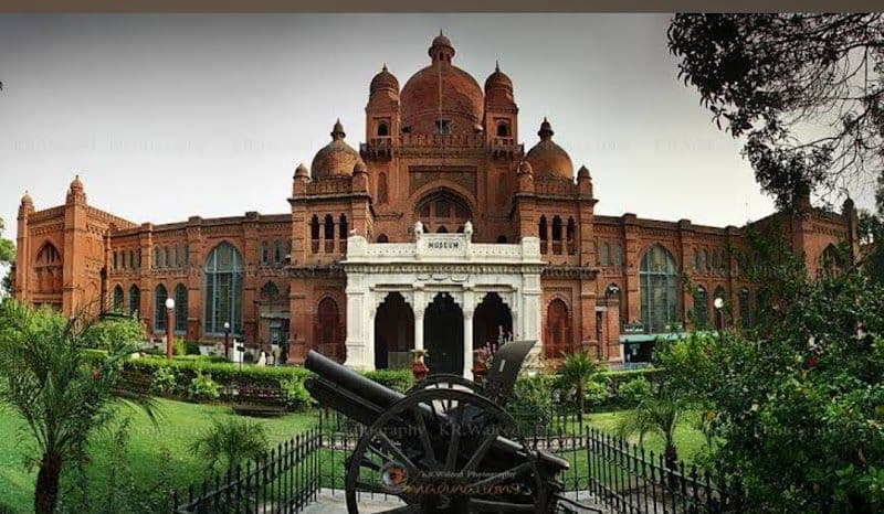 Explore the Lahore Museum - Lahore - Pakistan