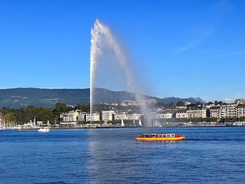 Stroll around Lake Geneva and the Jet d'Eau - Genève - Switzerland