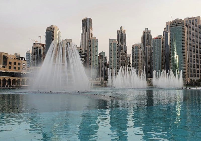 Dubai Mall and Dubai Fountain Show - Dubai - United Arab Emirates