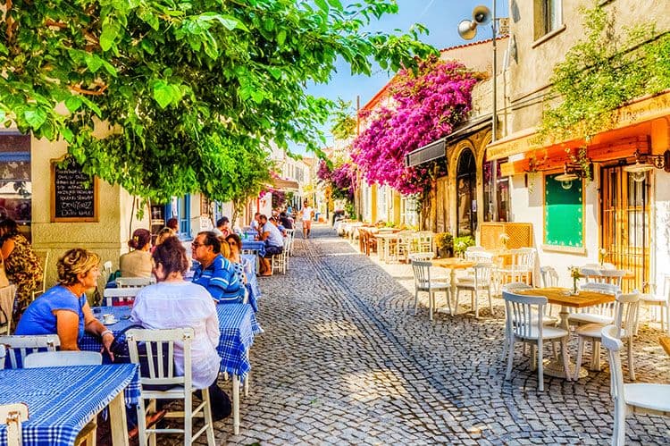 Explore Alacati's Charming Stone Streets and Boutiques - Çeşme - Türkiye