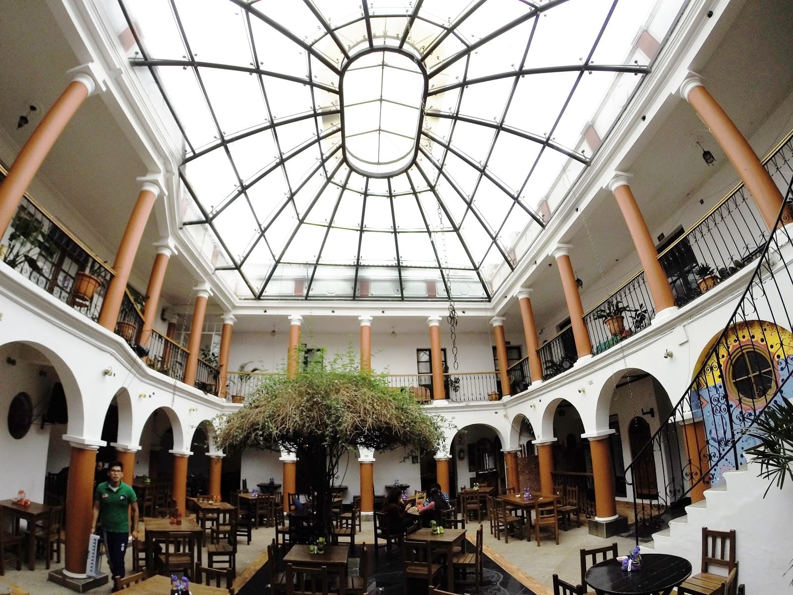 Kultur Berlin Hostel Restaurant Bar Nightclub - Sucre - Bolivia