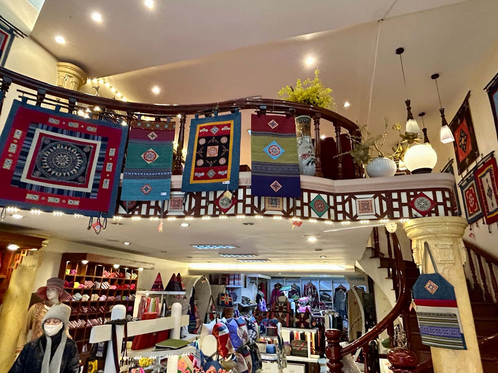 Brocade Lan Rung (Wild Orchid Handicrafts)